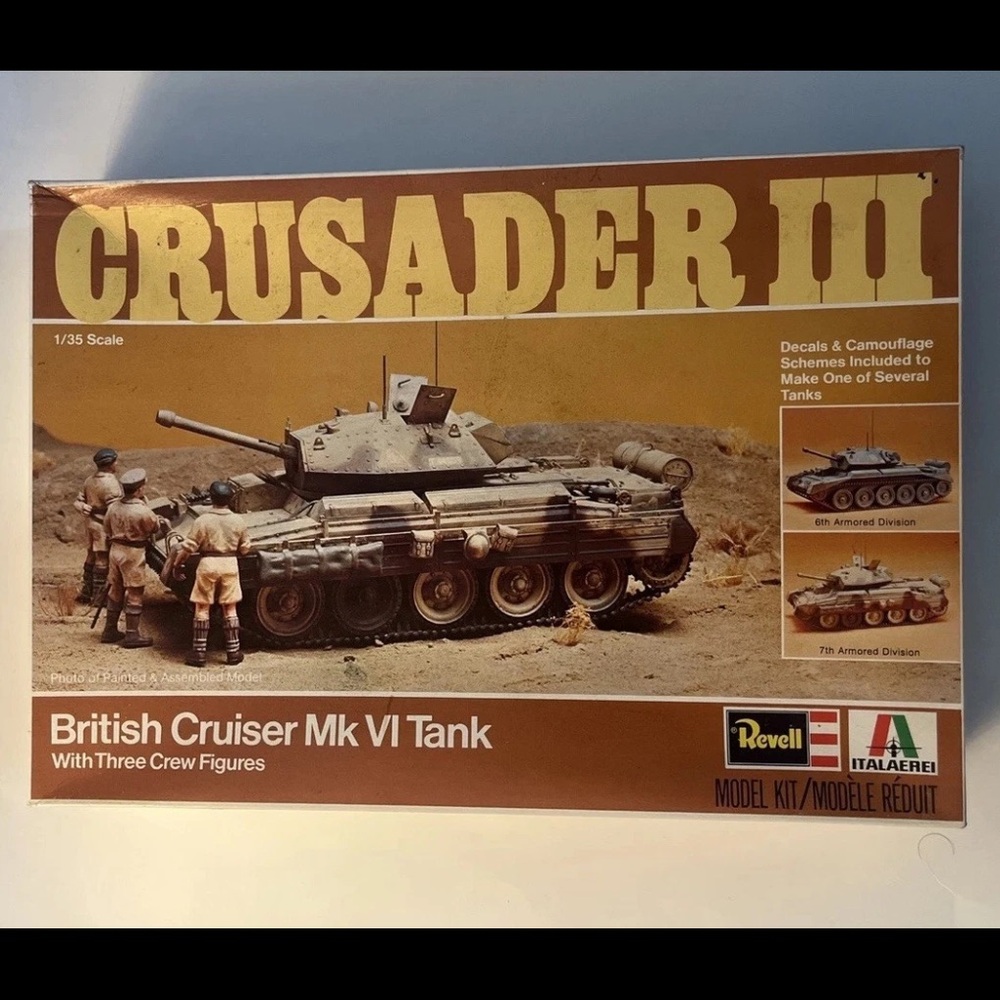 Revell Italaerei Crusader III British Cruiser MK VI Tank 1/35 Model Kit Open Box
